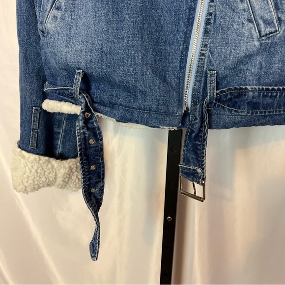 Fashion Nova Denim Jacket with Faux Fur Detailing, size Small - Picture 4 of 8